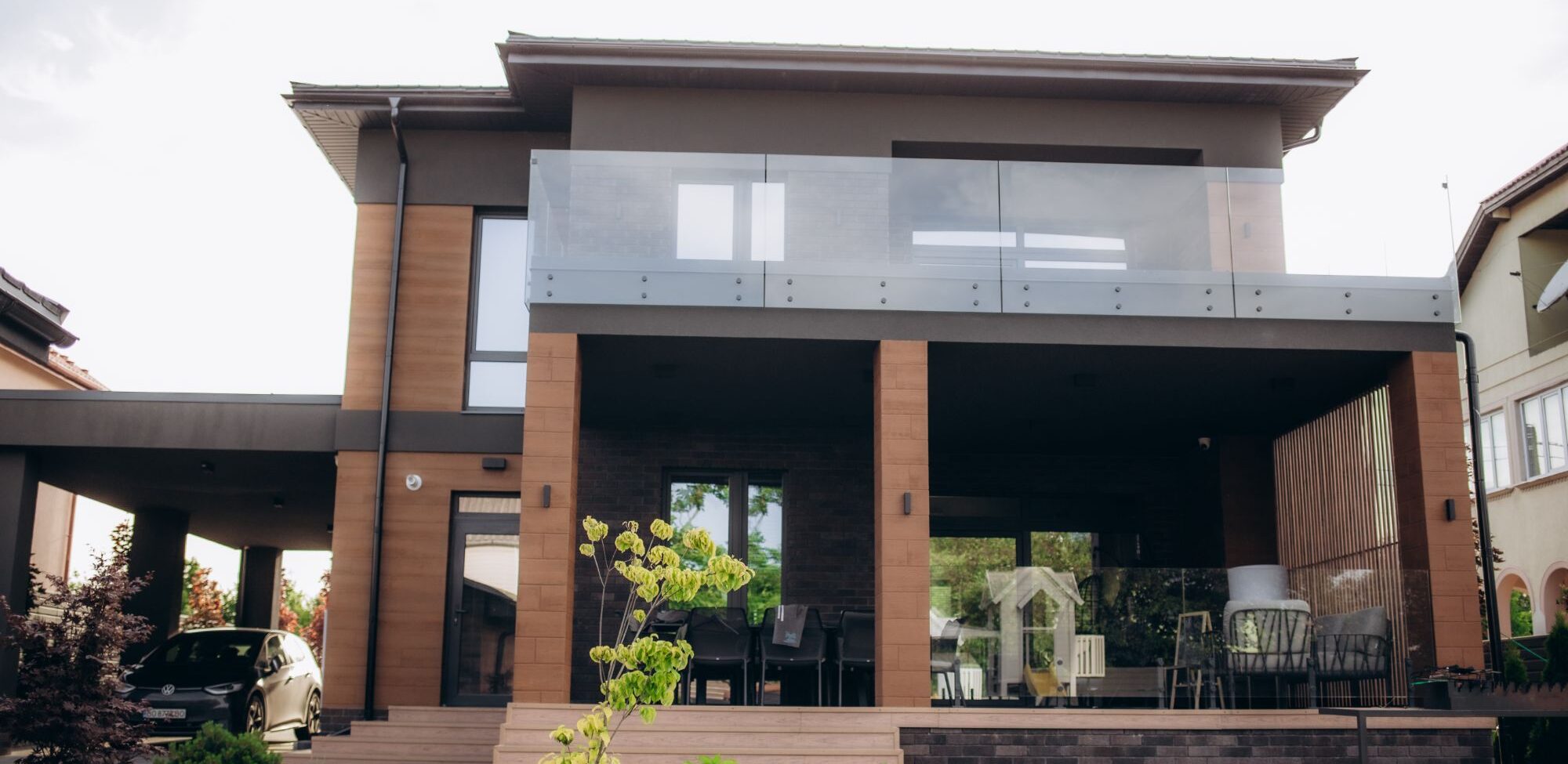 front view of modern designed concrete residential hgk376v